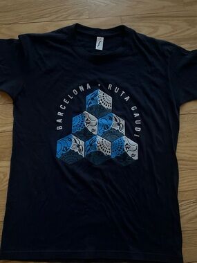 Barcelona Ruta Gaudi Navy Graphic Men’s T-Shirt Size S new without tags